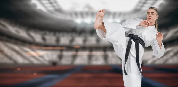 Női sportoló gyakorló judo — Stock Fotó