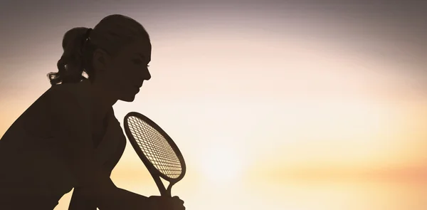 Idrottsman spela tennis med ett racket — Stockfoto