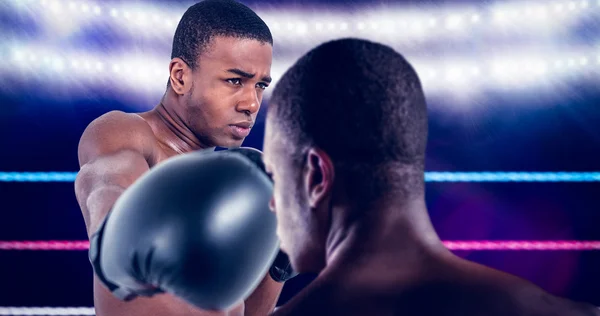 Vue arrière du boxeur debout — Photo