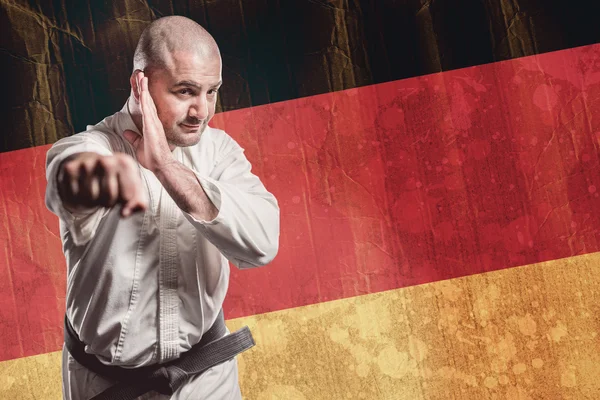 Kämpfer mit Karate-Haltung — Stockfoto