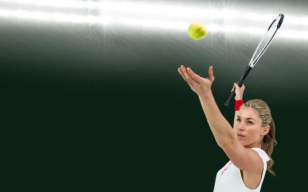 Atleta segurando uma raquete de tênis — Fotografia de Stock