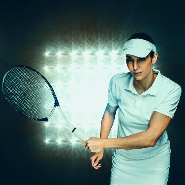 Atleta feminina jogando tênis — Fotografia de Stock