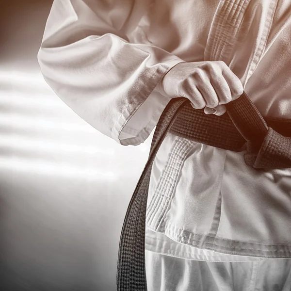 Fighter tightening karate belt — Stock Photo, Image