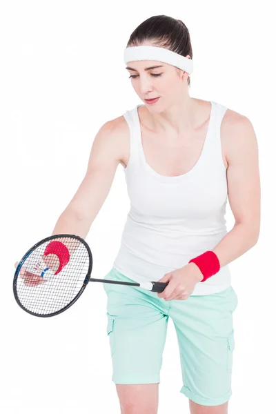 Atleta feminina jogando badminton — Fotografia de Stock
