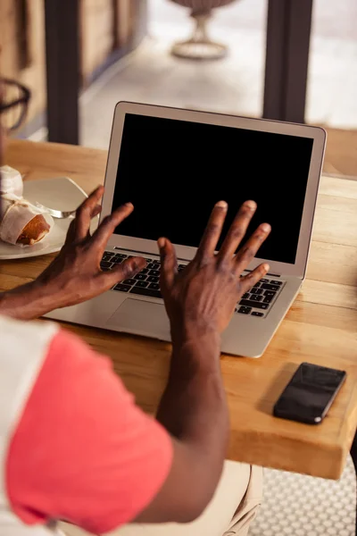 Hipster man using laptop — Stock Photo, Image