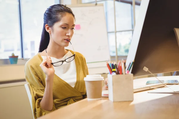 Mujer de negocios posando — Foto de Stock