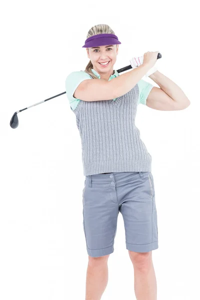 Linda loira jogando golfe — Fotografia de Stock