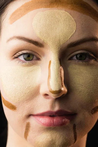 Mujer con maquillaje contorneante —  Fotos de Stock