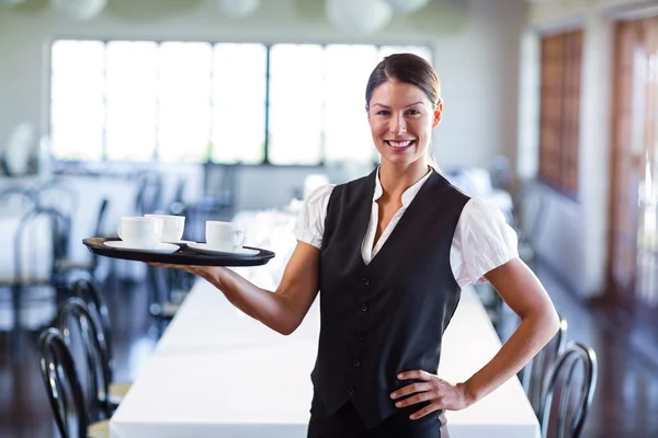 Waitress holding tray of coffee cups — Stock Photo, Image