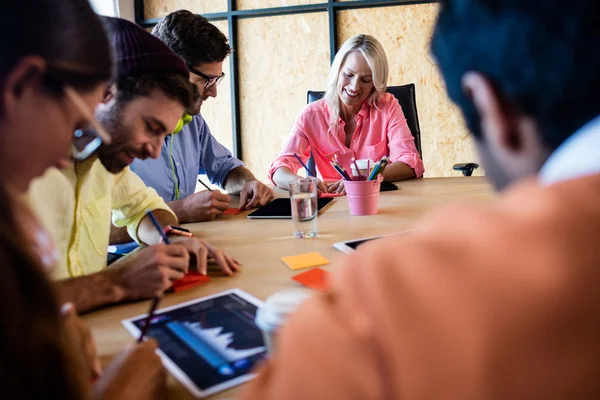 Diseñadores trabajando en el proyecto — Foto de Stock