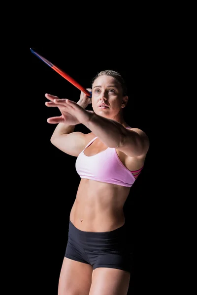 Atleta feminina jogando um dardo — Fotografia de Stock