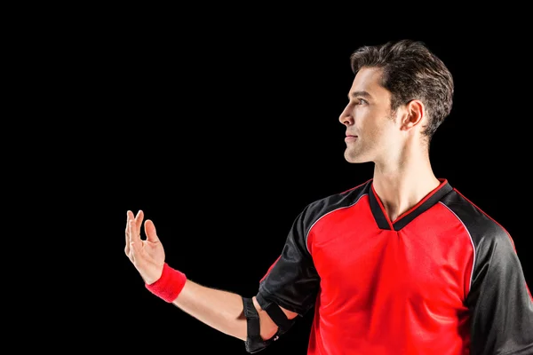 Hombre atleta confiado posando sobre fondo negro — Foto de Stock