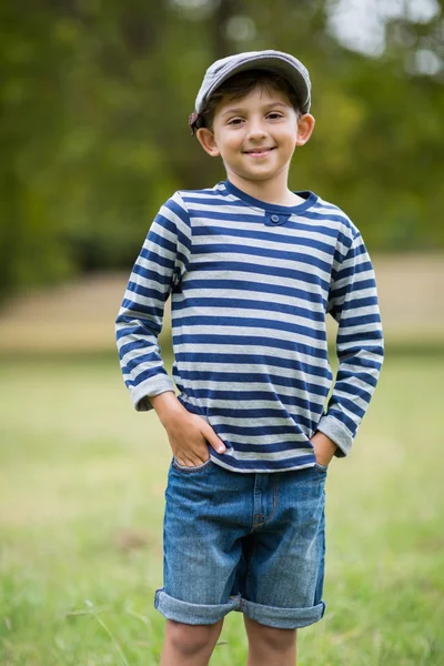 Chlapec s rukama v kapse — Stock fotografie
