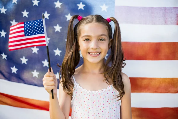 Jong meisje bedrijf Amerikaanse vlag Rechtenvrije Stockfoto's