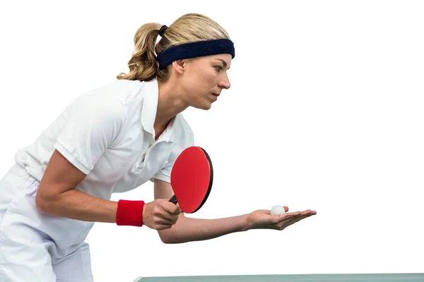 Atleta femenina jugando al tenis de mesa — Foto de Stock