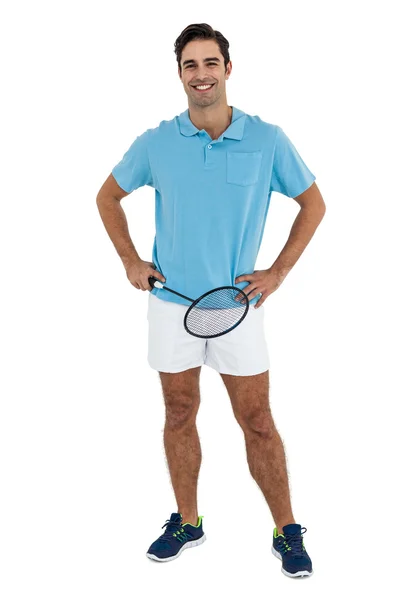 Retrato del jugador de bádminton de pie con las manos en las caderas — Foto de Stock