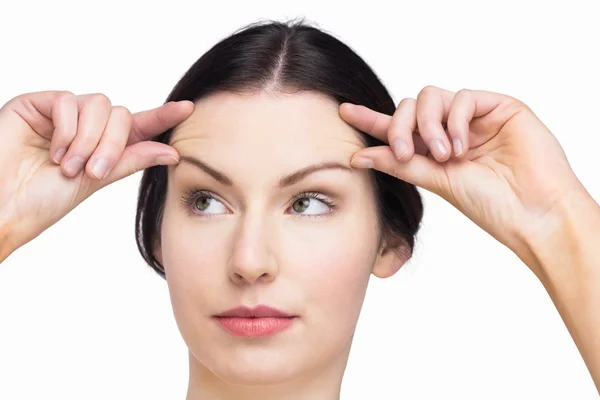 Mujer posando con maquillaje natural — Foto de Stock