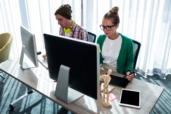 Coworkers on computer — Stock Photo, Image