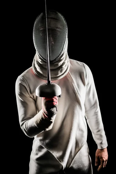 Άνδρα που φοράει κοστούμι περίφραξη εξάσκηση με το σπαθί — Φωτογραφία Αρχείου