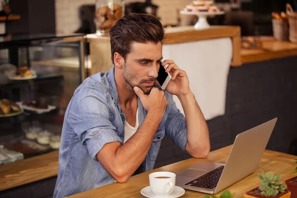 Hipster man working at cafe — Stock Photo, Image