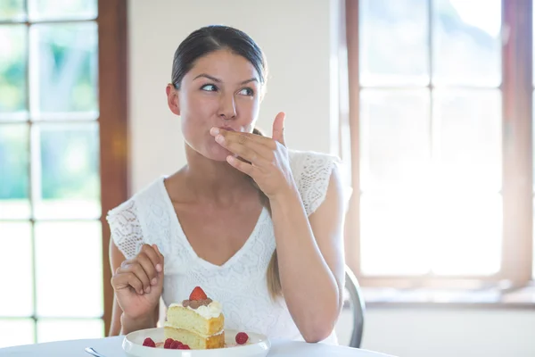 Woman having pastry in restaurant — Stock Photo, Image