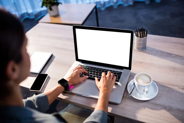 Empresária usando um computador — Fotografia de Stock