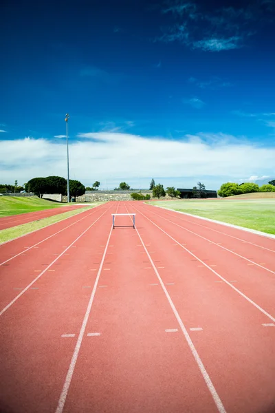 Hurdle på løbebanen - Stock-foto