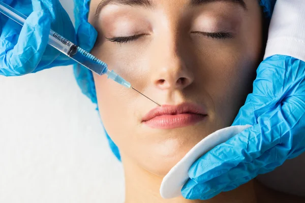 Woman receiving botox injection on lips — Stock Photo, Image