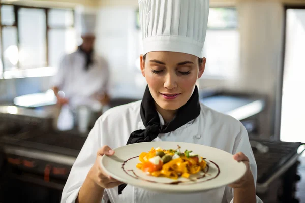 Head chef smelling food — Stock Photo, Image