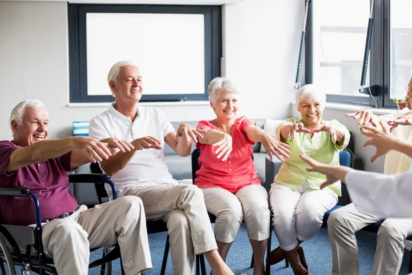 Seniors κάνει ασκήσεις — Φωτογραφία Αρχείου
