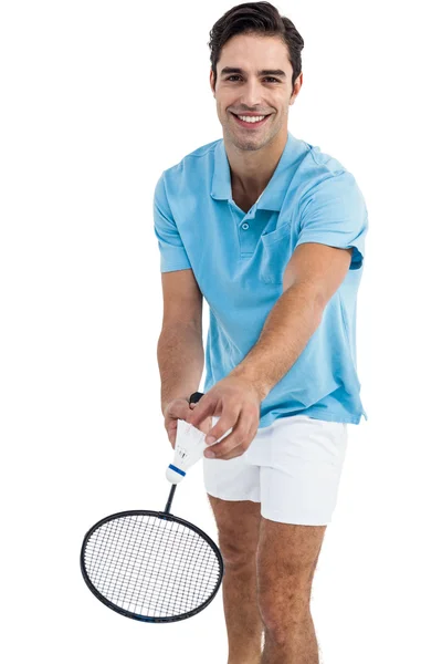 Jugador de bádminton sosteniendo una raqueta lista para servir — Foto de Stock