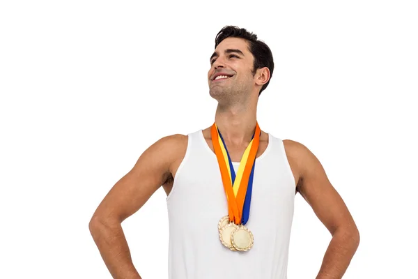 Atleta posando com medalhas de ouro em torno de seu pescoço — Fotografia de Stock