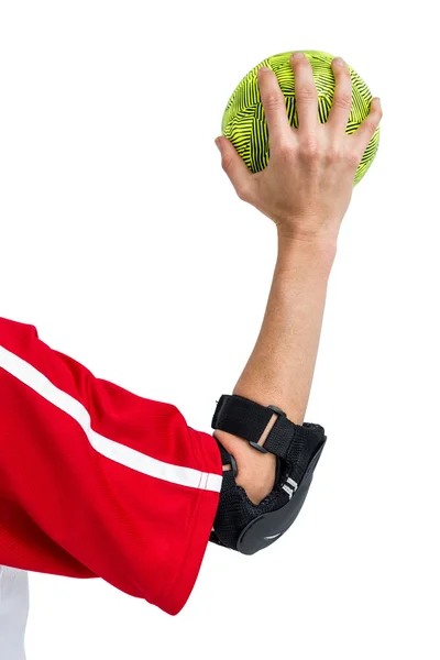 Sportovkyně drží míč — Stock fotografie