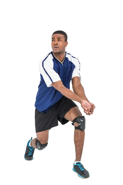 Deportista posando mientras juega voleibol — Foto de Stock