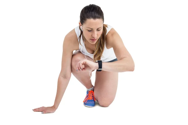 Mulher atleta em posição pronta para correr — Fotografia de Stock