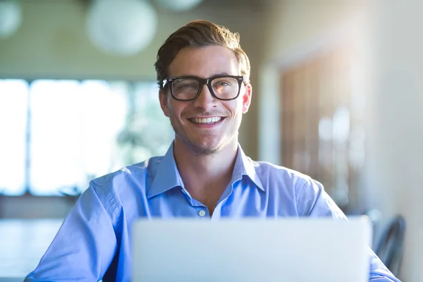 Smiling man using laptop — Stock Photo, Image