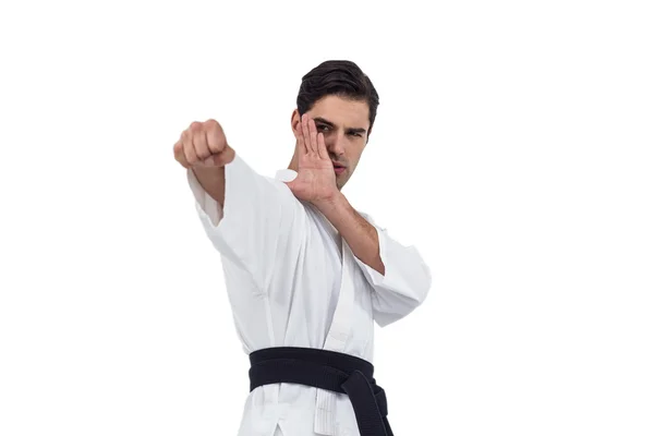 Combatiente realizando postura de karate — Foto de Stock