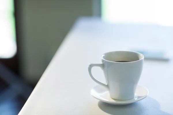 Taza de café en la mesa — Foto de Stock