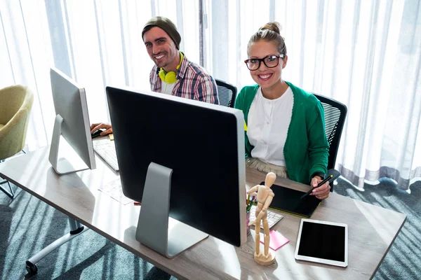 Coworkers sul computer — Foto Stock