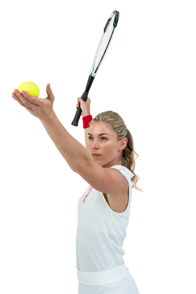 Hizmet vermeye hazır bir tenis raket tutarak atlet — Stok fotoğraf