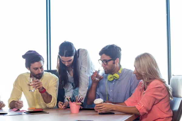 Groep van lachende collega 's — Stockfoto