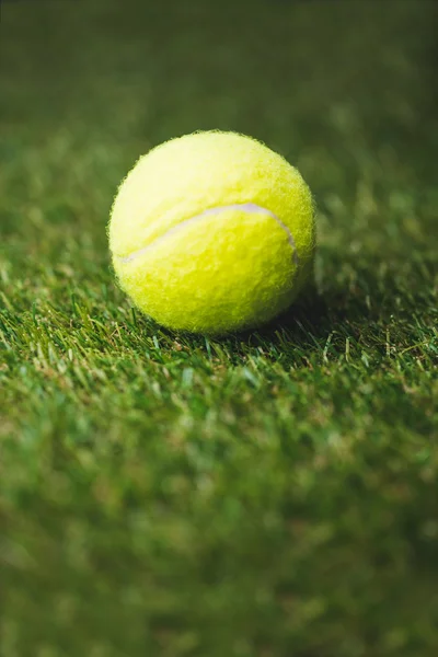 Närbild på tennisboll — Stockfoto