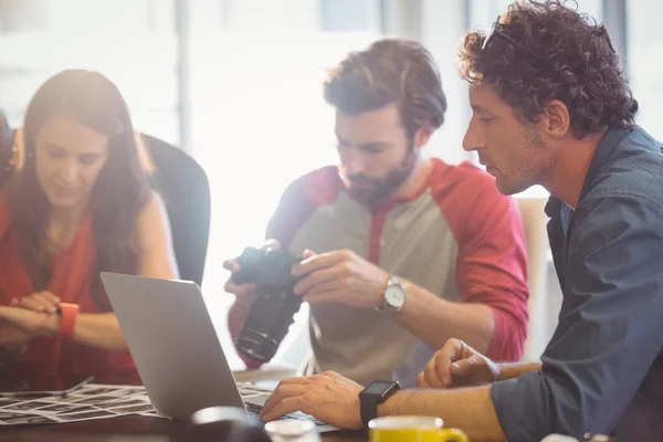 Gente de negocios trabajando juntos —  Fotos de Stock