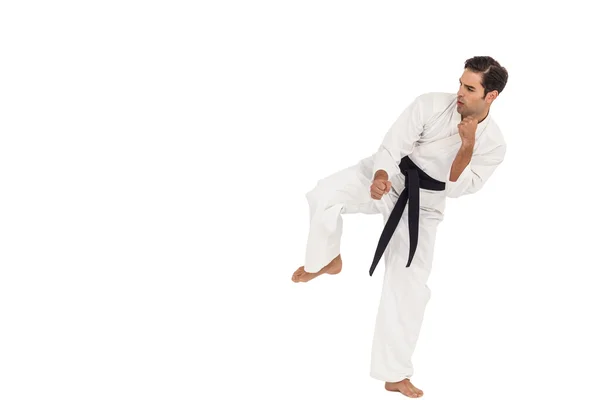 Combatiente realizando postura de karate — Foto de Stock