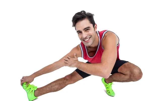 Retrato de atleta masculino esticando o tendão — Fotografia de Stock