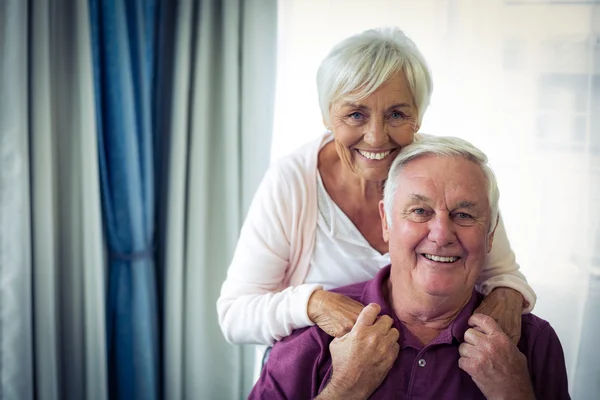 Portrait of senior couple smiling — Stock Photo, Image