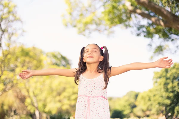 Young girl with arms outstretched — Stock Photo, Image