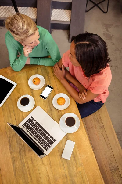 Women sitting at a table — Stock Photo, Image