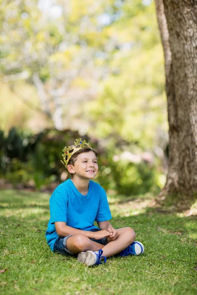 Boy wearing a crown — Stock Photo, Image