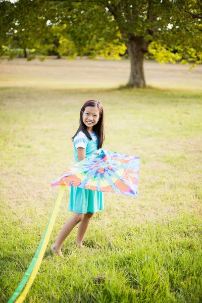 Girl playing with kite in park — Stock Photo, Image
